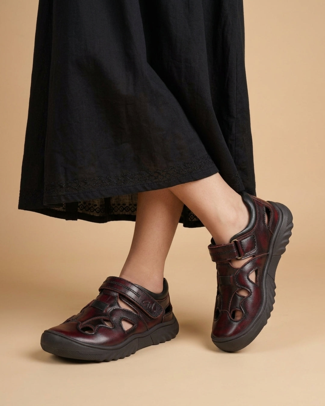 Ripple Closed Toe Sandal (Kids) — Burgundy