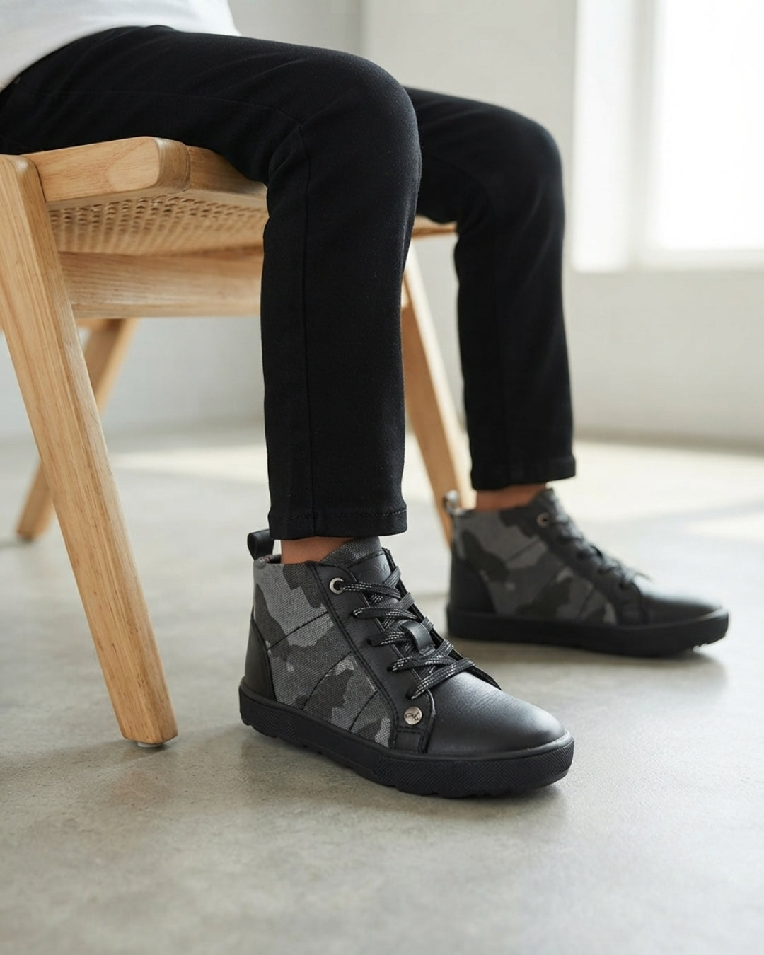Shadow Trek High Top (Youth)